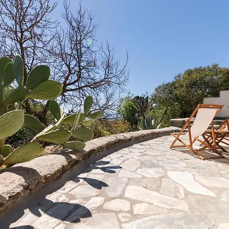 펜션 Tinos Cycladic House *